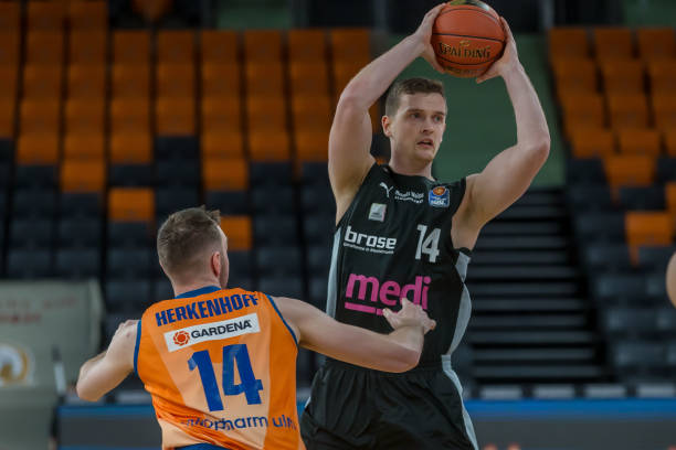 非依赖某一 非依赖某一